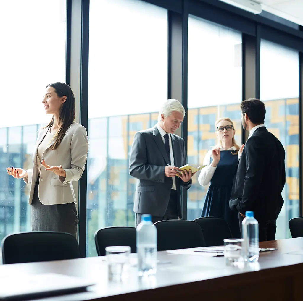 Geschäftsmeeting in einem Bürogebäude